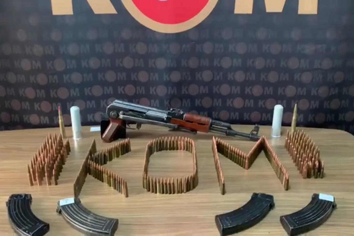 Malatya’da silah kaçakçılığı ve yağma suçlarından 7 kişi yakalandı Malatya’da silah kaçakçılığı ve yağma suçlarından 7 kişi yakalandı
